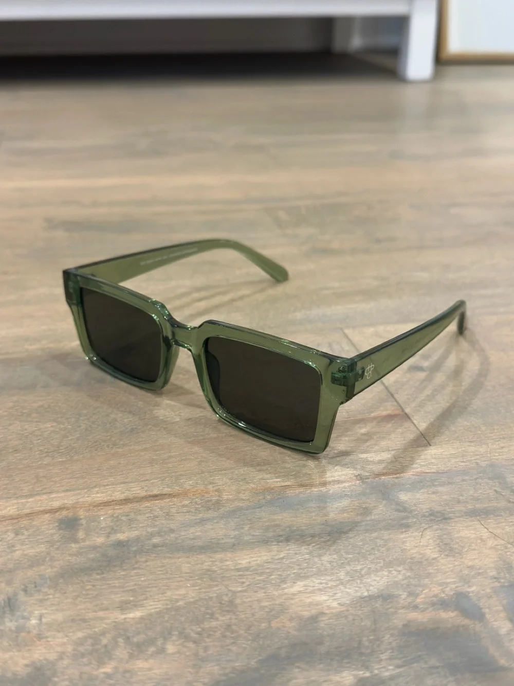 Women’s Green Rectangular Sunglasses